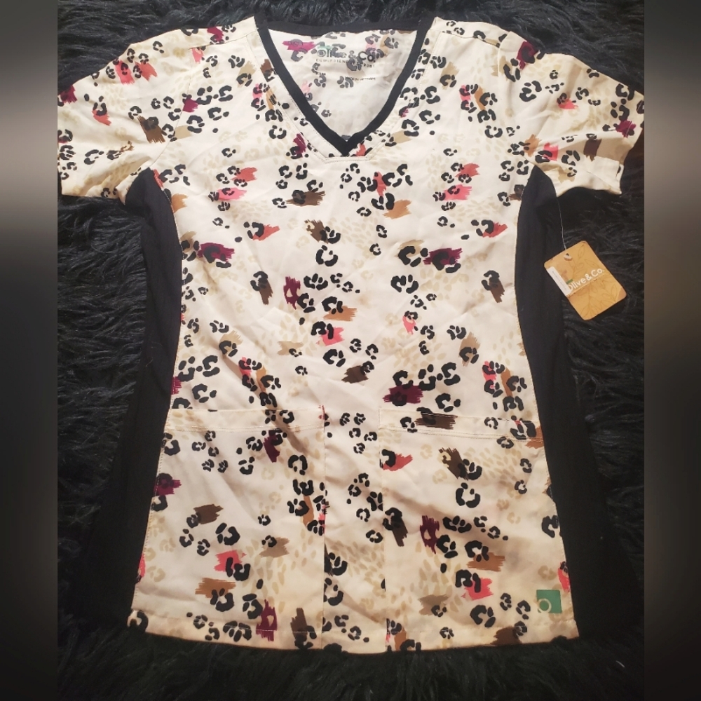 NWT Womens Olive & Co. Cheetah scrub top XS